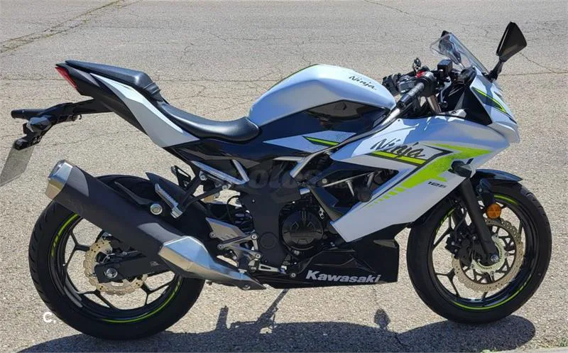 Kawasaki Ninja 125 – Vista 3