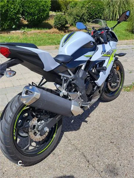 Kawasaki Ninja 125 – Vista 7