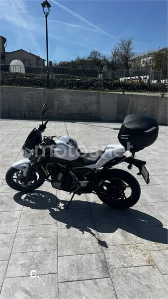 Kawasaki Z650 – Vista 2