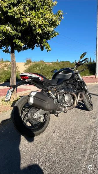 Ducati Monster 821 – Vista 2