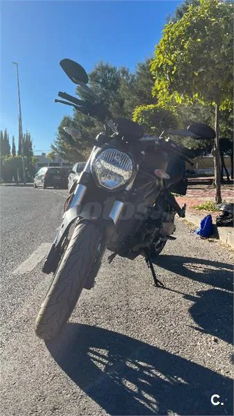 Ducati Monster 821 – Vista 3