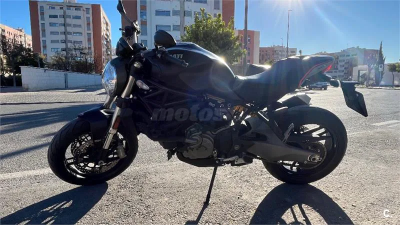 Ducati Monster 821 – Vista 4