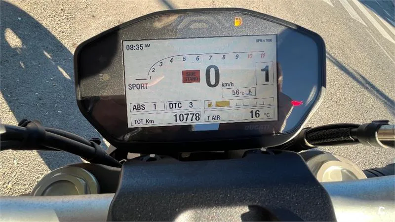 Ducati Monster 821 – Vista 10