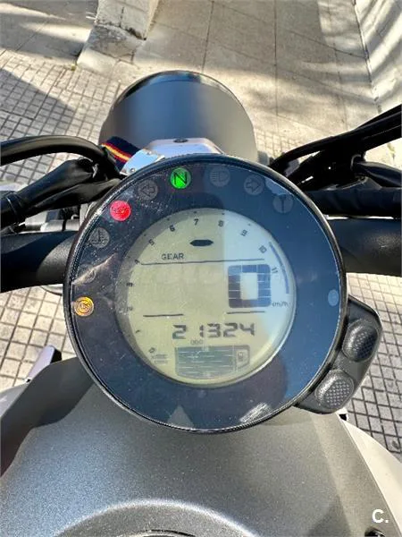 Yamaha XSR700 – Vista 7