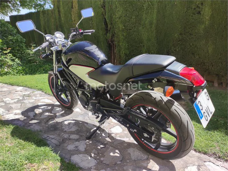 Honda VTR 250 – Vista 12