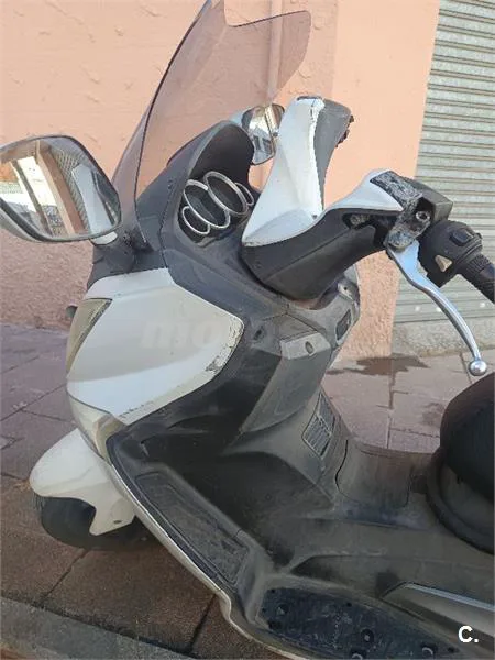 SYM Joymax 125 – Vista 4