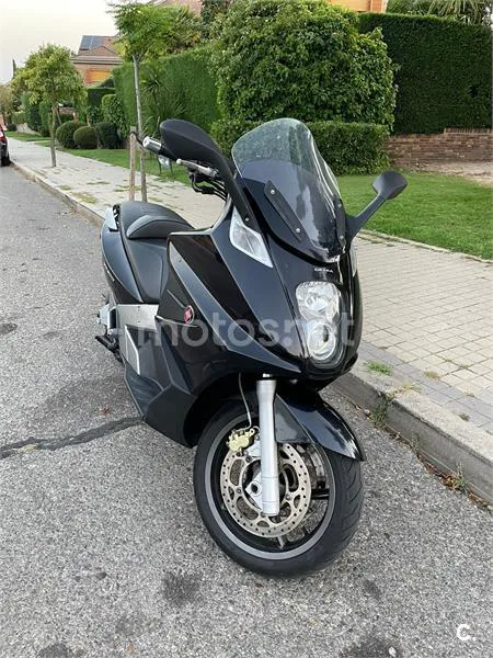 Gilera GP 800 – Vista 3