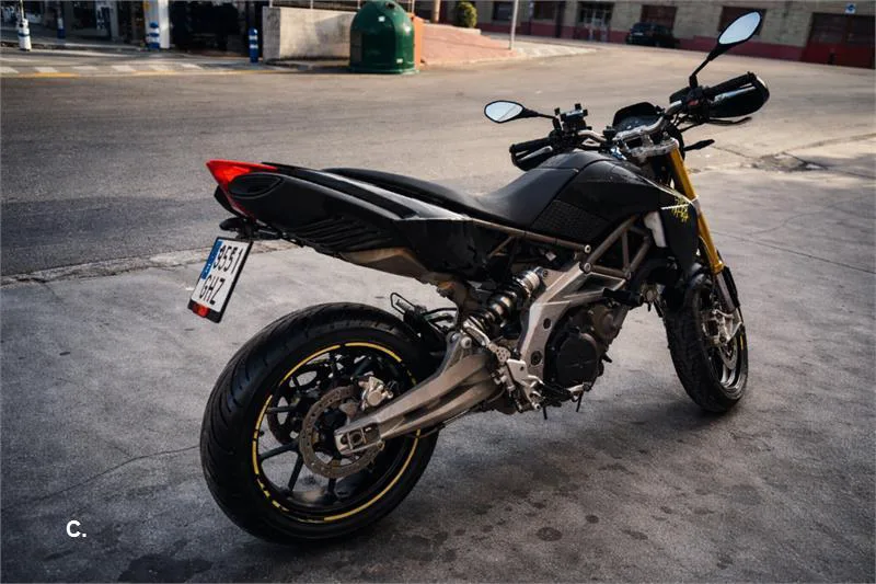 Aprilia SMV 750 Dorsoduro – Vista 3