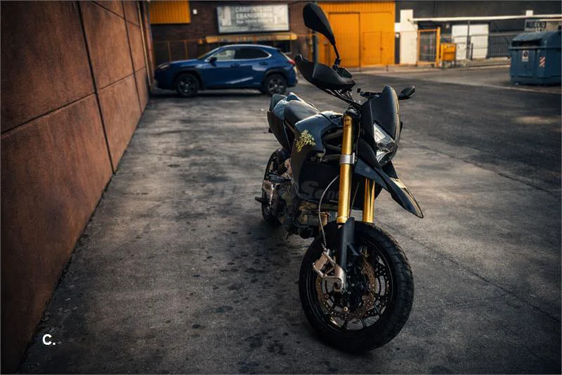 Aprilia SMV 750 Dorsoduro – Vista 4