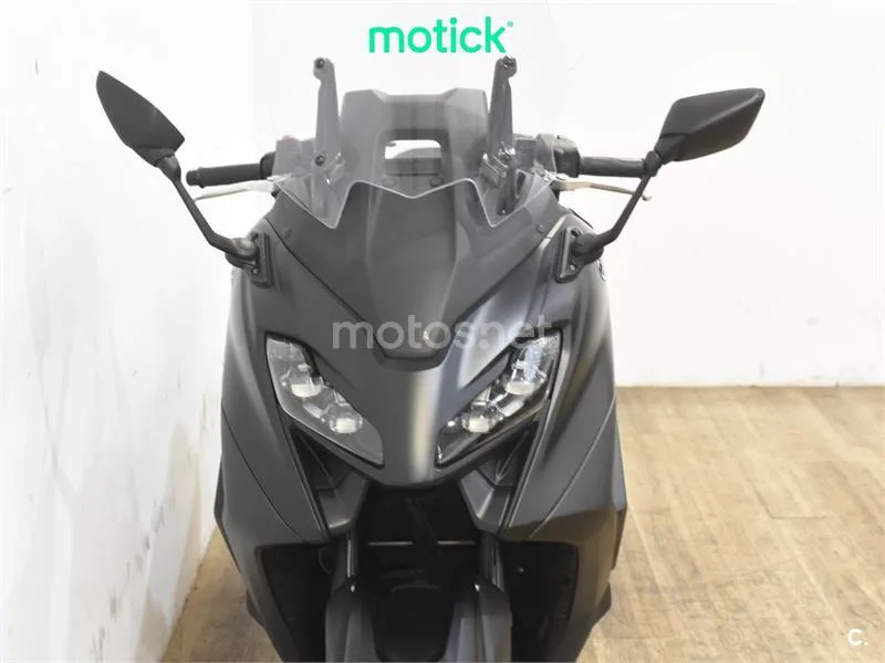 Yamaha TMAX – Vista 11