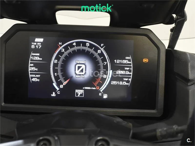 Yamaha TMAX – Vista 5