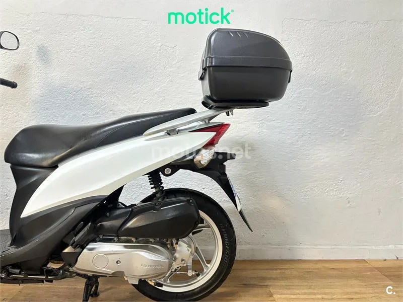 Honda Vision 110 – Vista 9
