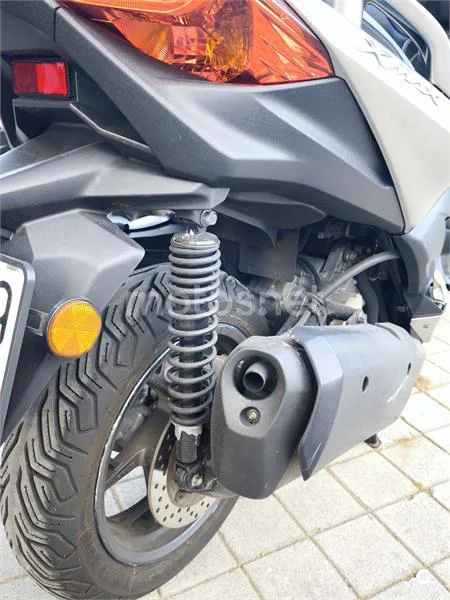 Yamaha XMAX 300 – Vista 6