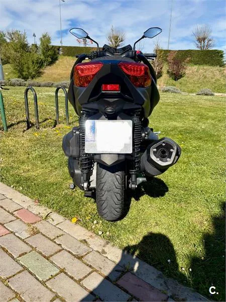 Yamaha XMAX 400 – Vista 6