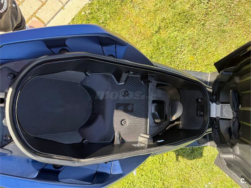 Yamaha XMAX 400 – Vista 9