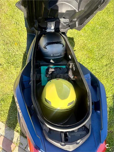 Yamaha XMAX 400 – Vista 10