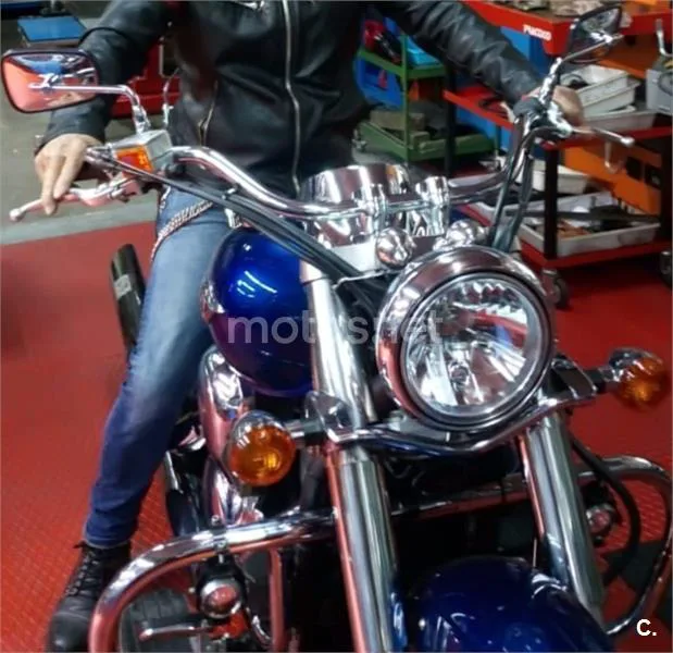 Kawasaki VN 900 CLASSIC – Vista 8