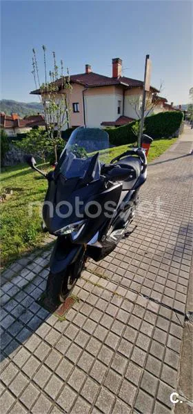 Yamaha TMAX – Vista 2