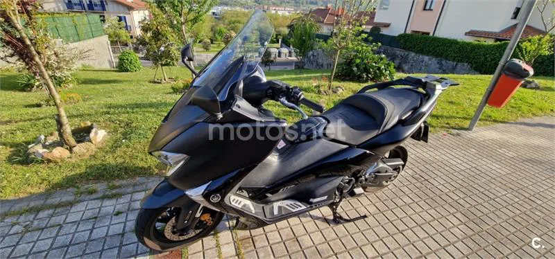 Yamaha TMAX – Vista 3