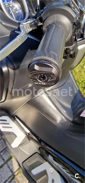 Yamaha TMAX – Vista 8