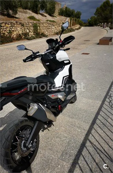 Honda X-ADV – Vista 12