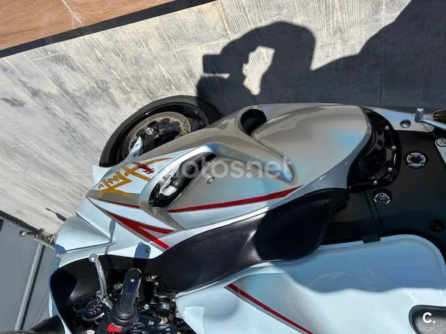 Suzuki Hayabusa 1300 – Vista 19