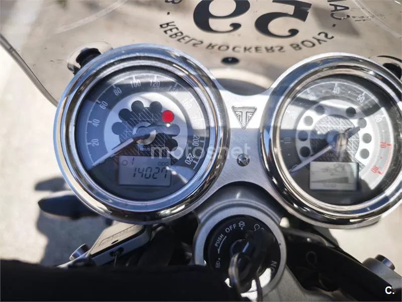 Triumph Speed Twin 1200 – Vista 10