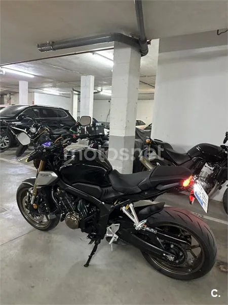 Honda CB650R - Vista 11