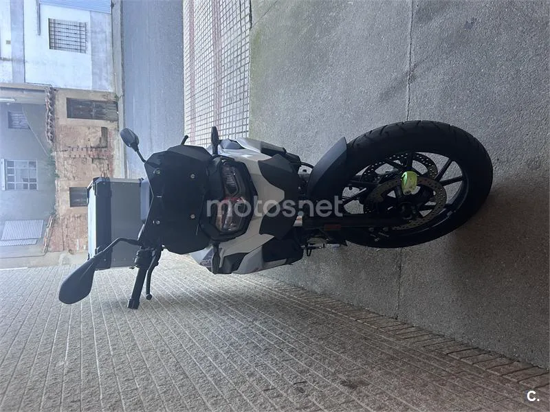 BMW F 750 – Vista 3