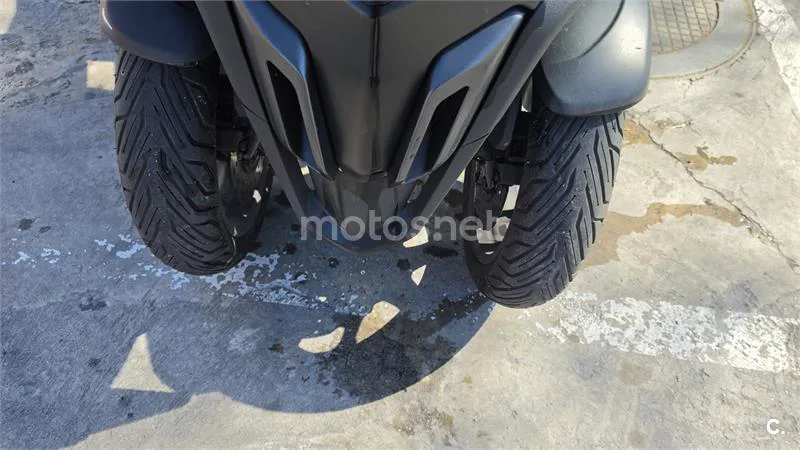 Piaggio MP3 Exclusive 530 – Vista 3