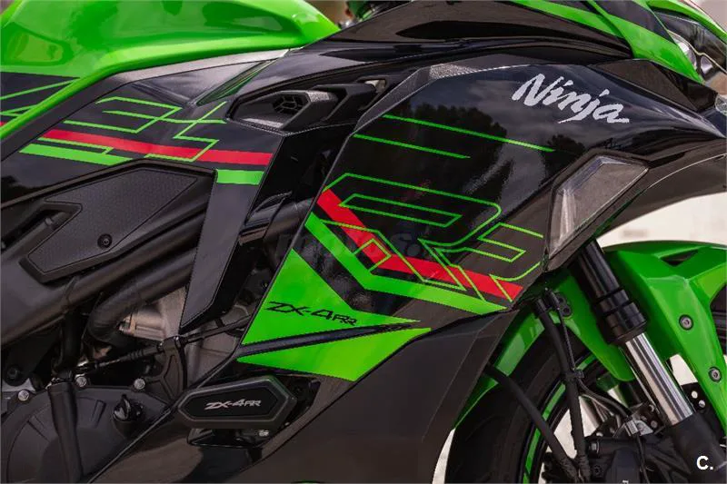 Kawasaki ZX 4RR – Vista 3