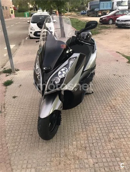 Kymco Super Dink 300i – Vista 2