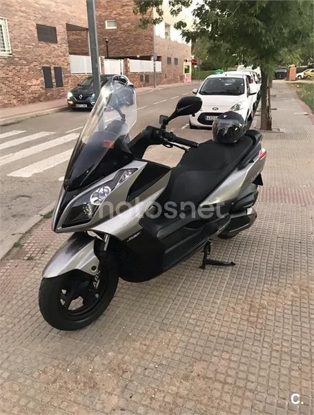 Kymco Super Dink 300i – Vista 3