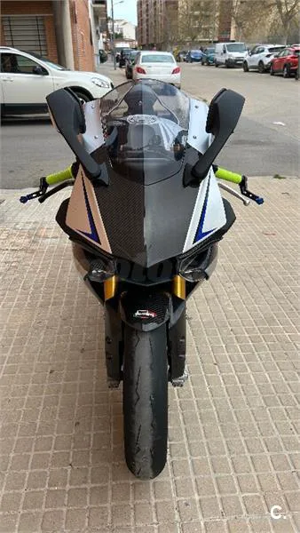 Yamaha YZF R1 – Vista 5