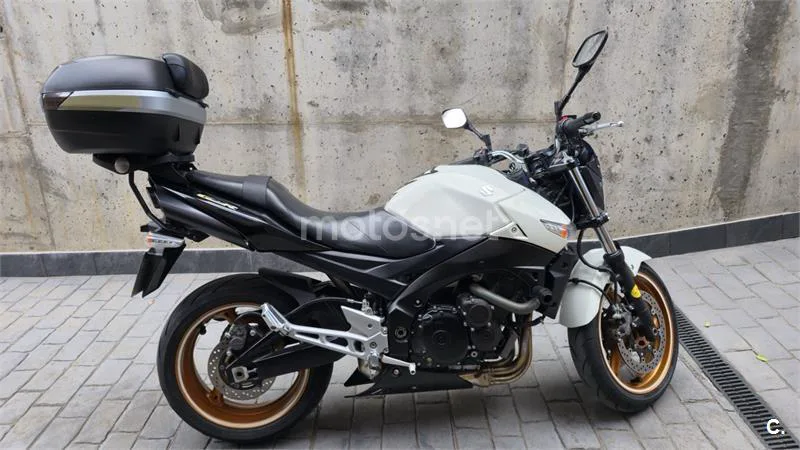 Suzuki GSR 600 – Vista 2
