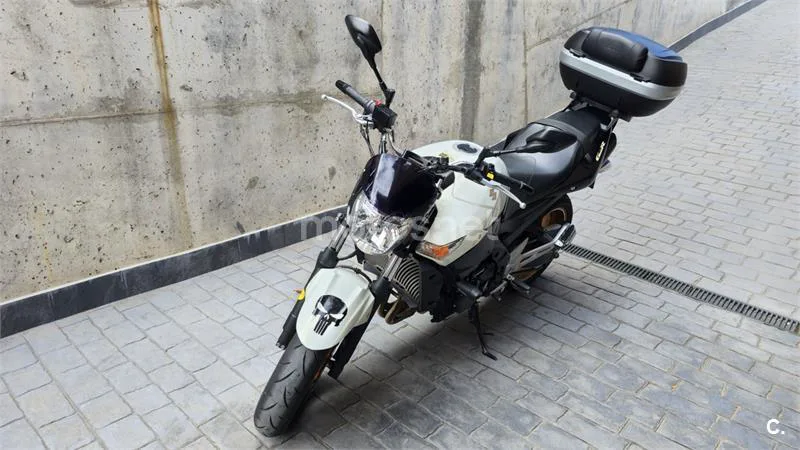 Suzuki GSR 600 – Vista 3