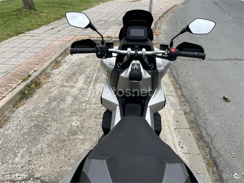 Honda ADV 350 – Vista 6