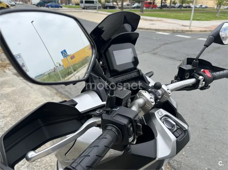 Honda ADV 350 – Vista 8