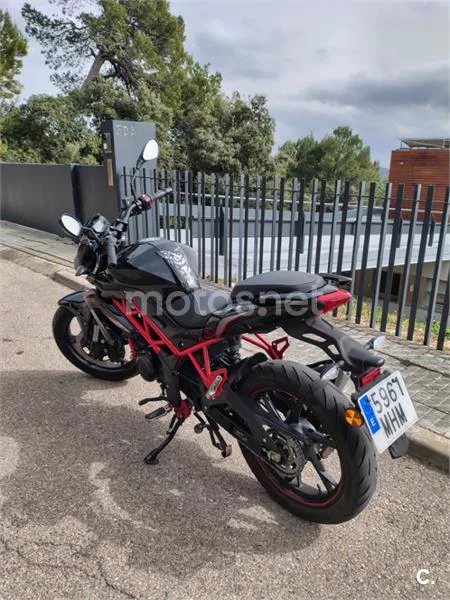 Benelli BN 125 – Vista 2