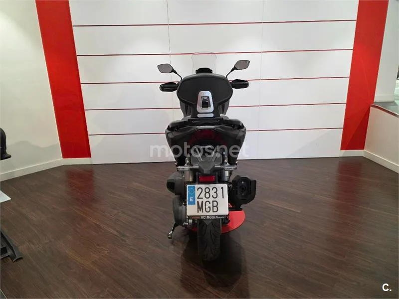 Honda ADV 350 – Vista 4