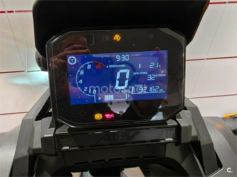 Honda ADV 350 – Vista 5