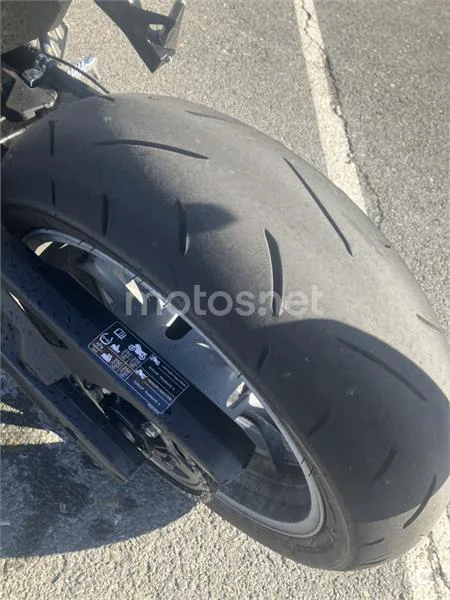 Suzuki GSX-8R – Vista 8