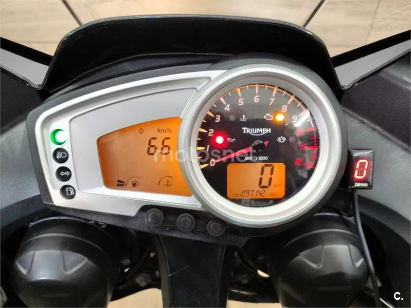 Triumph Tiger 1050 – Vista 18