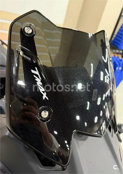 Yamaha TMAX – Vista 7
