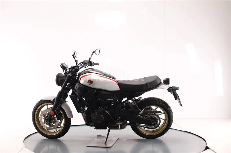 Yamaha XSR 700 – Vista 4