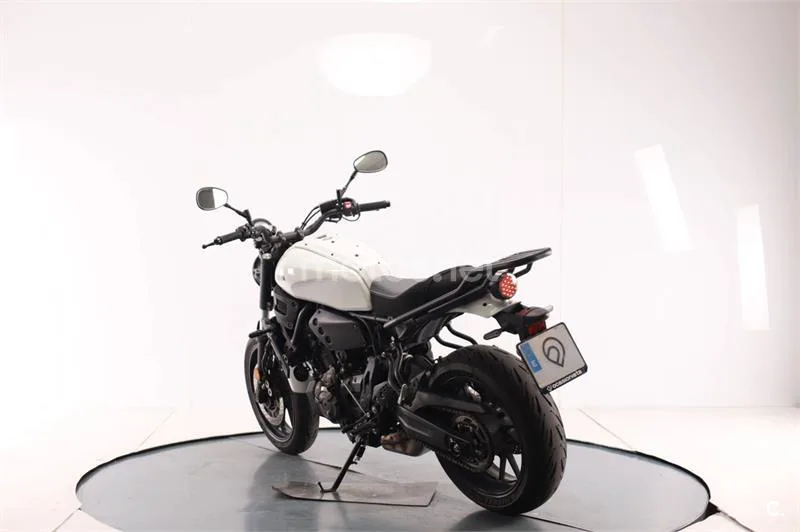 Yamaha XSR 700 – Vista 3