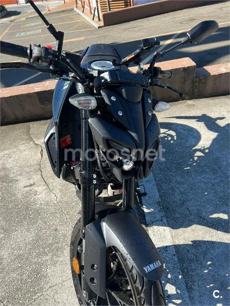 Yamaha MT-125 – Vista 7