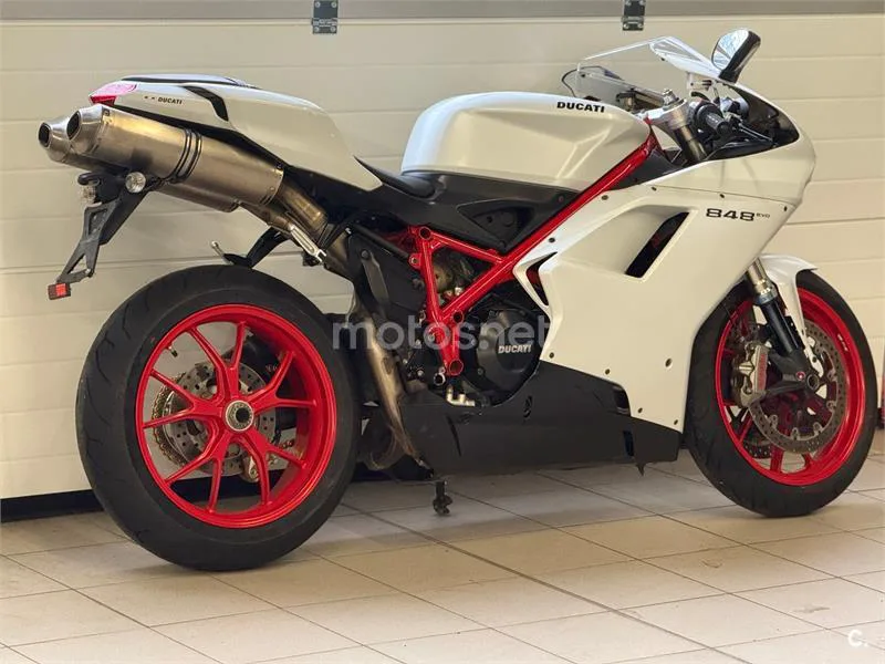 Ducati 848 Evo – Vista 3