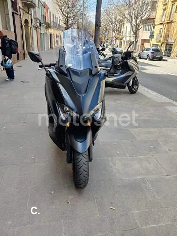 Yamaha TMAX 560 TECH MAX – Vista 2