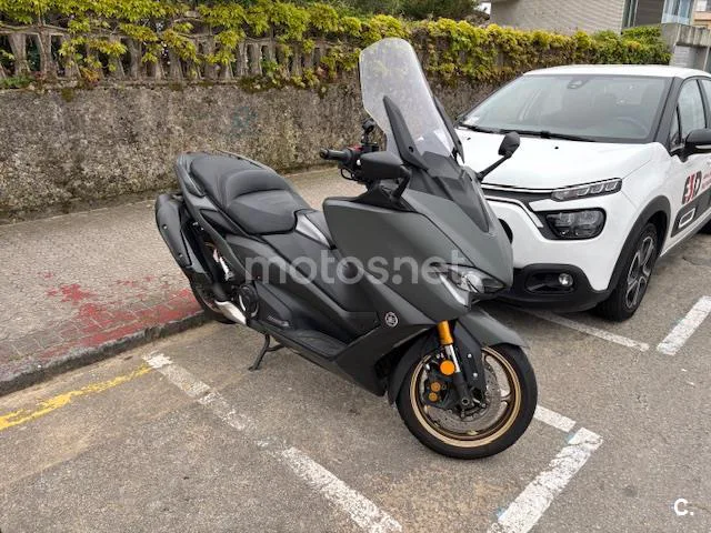 Yamaha TMAX – Vista 3